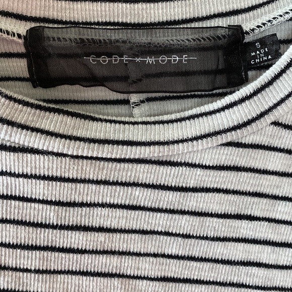 Code X Mode Black and White Striped Shirt With Tie On Back - Picture 2 of 4
